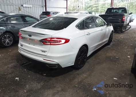 2020 Ford Fusion Titanium z USA, uszkodzony, nr VIN 3FA6P0D9XLR137939